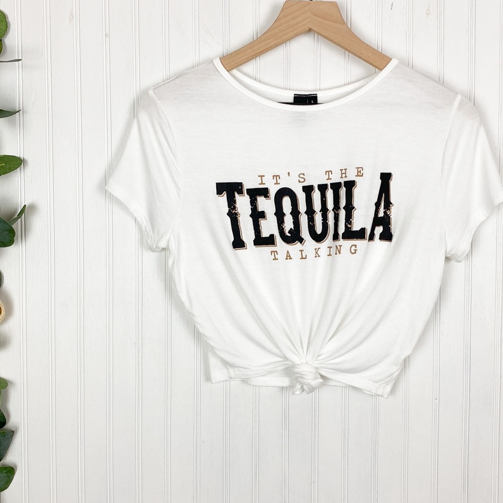 WINDSOR Graphic Crop Top